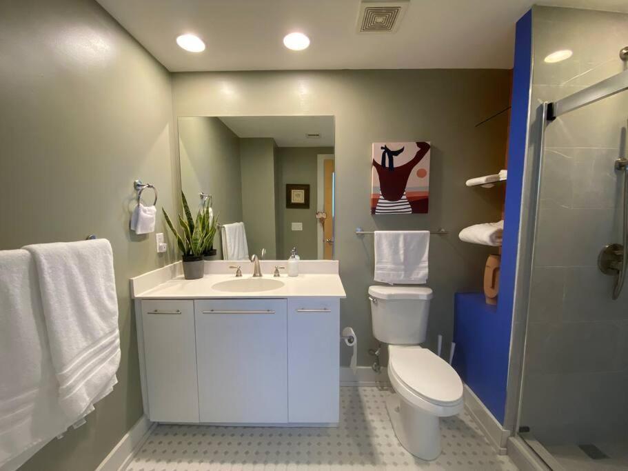Designer Downtown Condo Suite - Splendid View Des Moine Exteriör bild