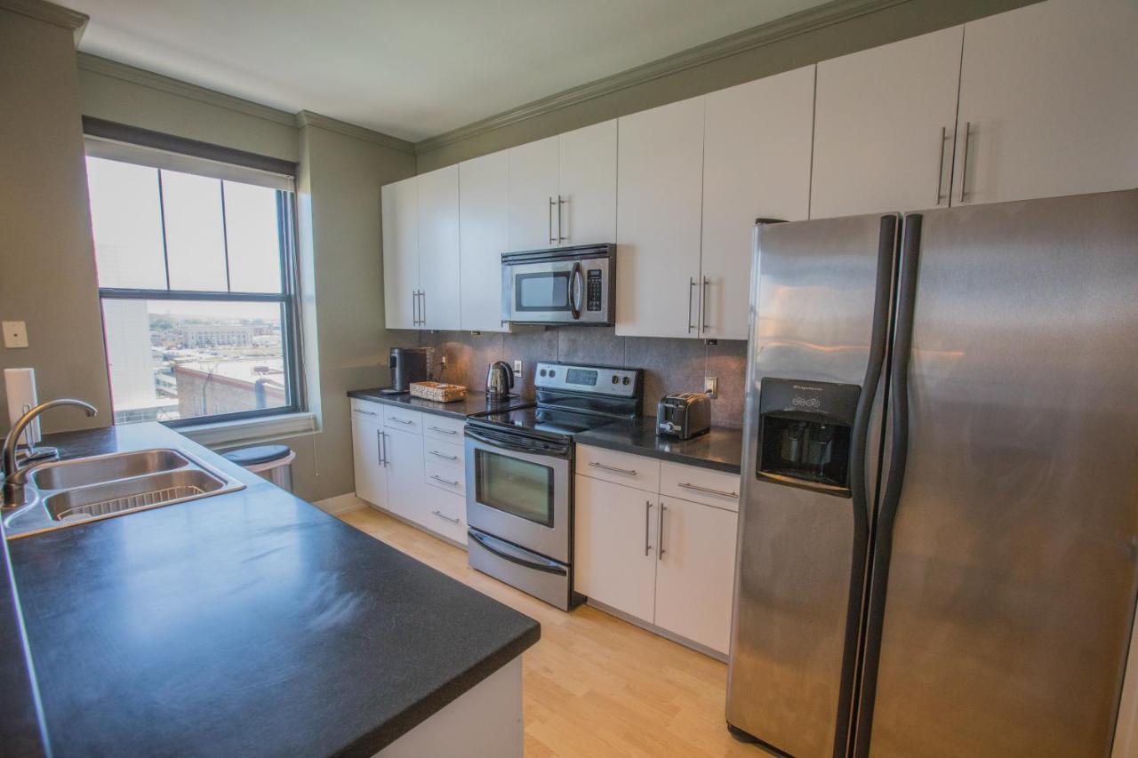 Designer Downtown Condo Suite - Splendid View Des Moine Exteriör bild
