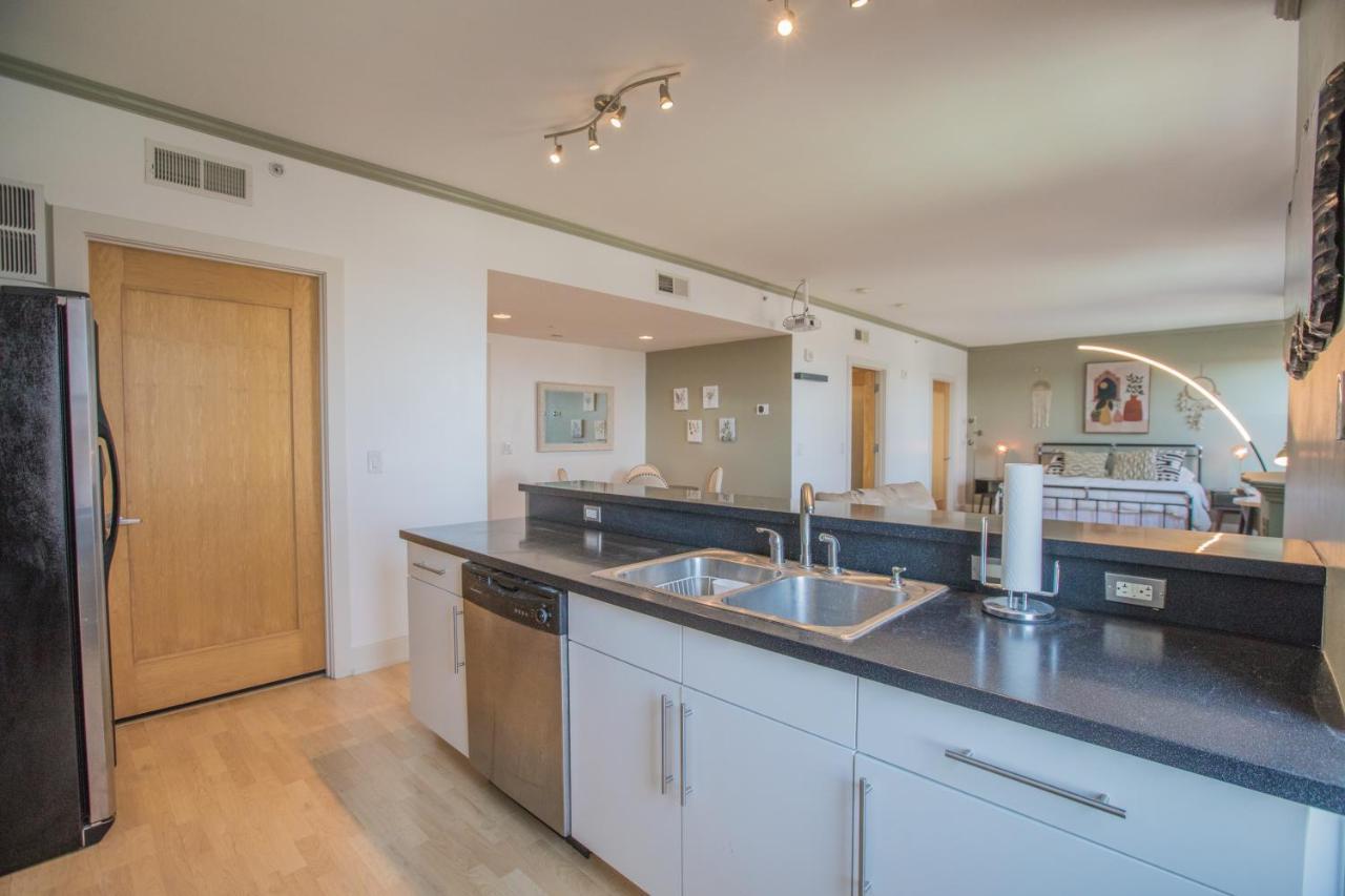 Designer Downtown Condo Suite - Splendid View Des Moine Exteriör bild